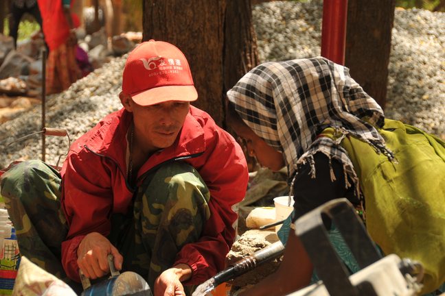 油漆無(wú)國(guó)界,互助友情漆 油漆無(wú)國(guó)界,互助友情漆