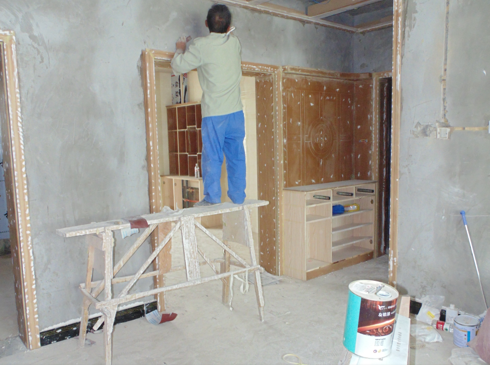 冒高溫戰(zhàn)酷暑,友情漆代理確保工程按時完工 冒高溫戰(zhàn)酷暑,友情漆代理確保工程按時完工