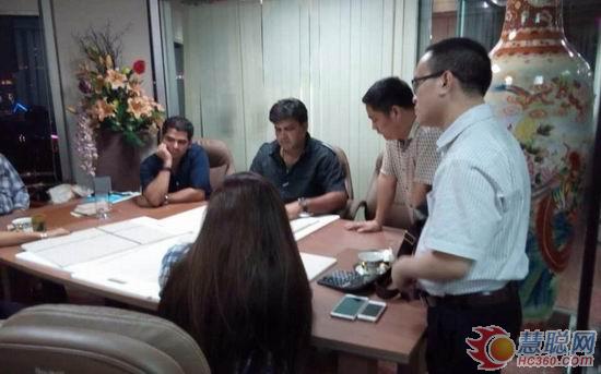 次日再次會面，洽談涂料工程細節 